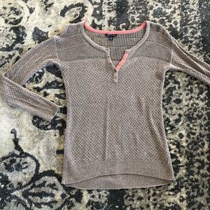 Long sleeve knit shirt